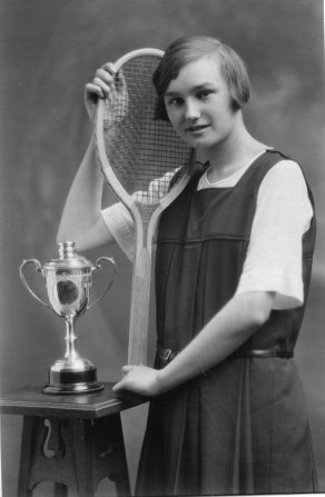 Lady with tennis raquet and prize
